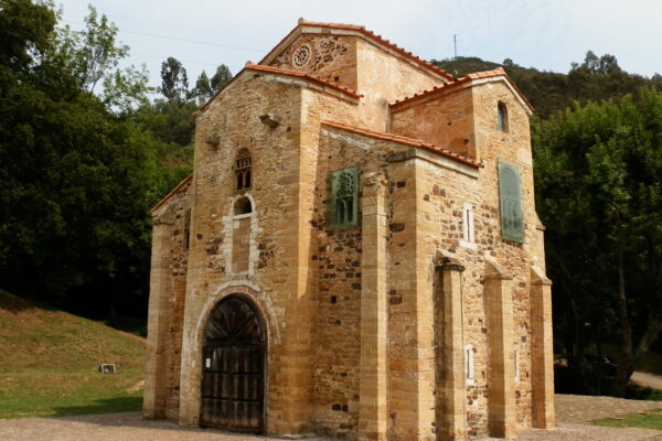 Iglesia de San Miguel de Lillo